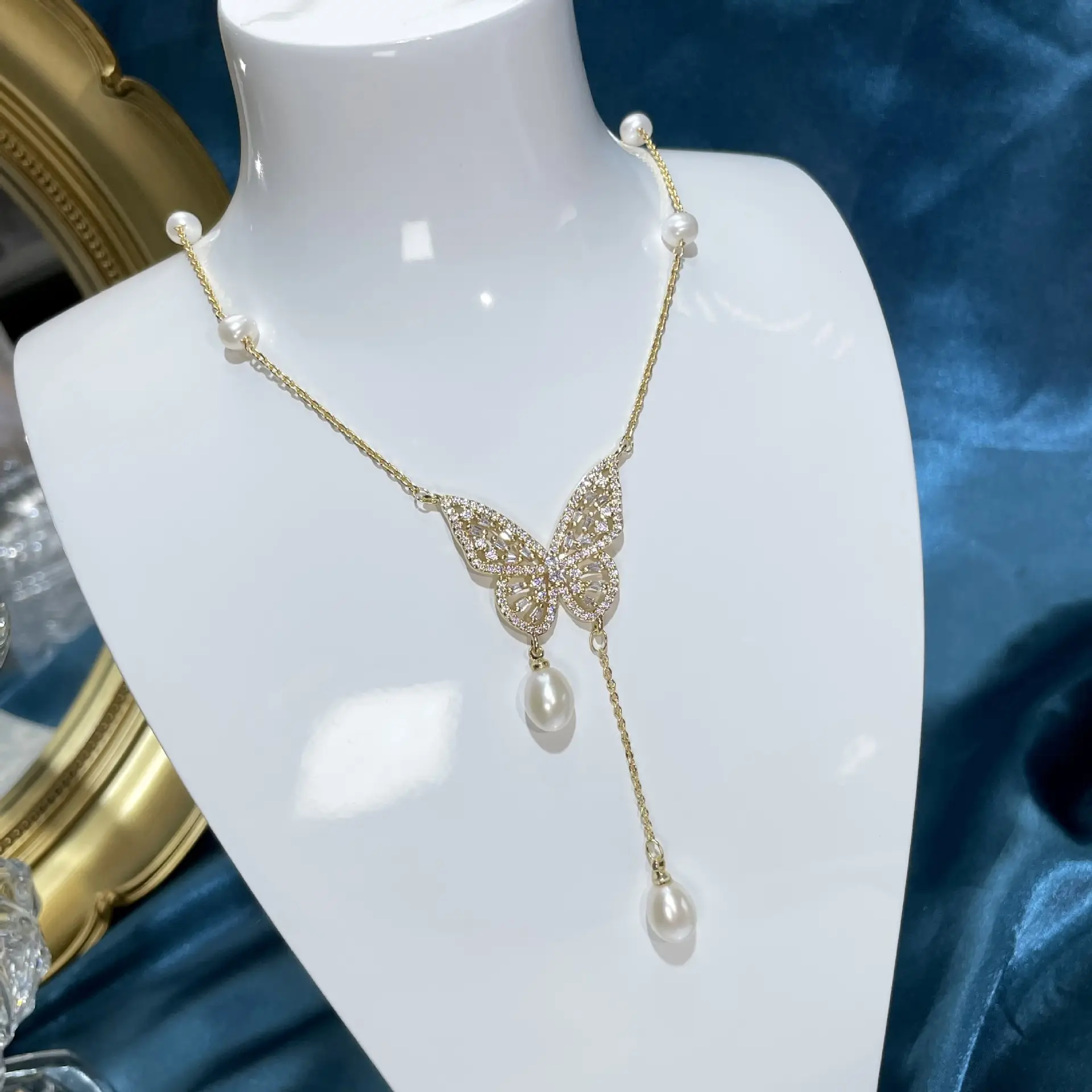 Gypsophila Pearl Necklace for Women Gold Chain Adjustable — feature 4