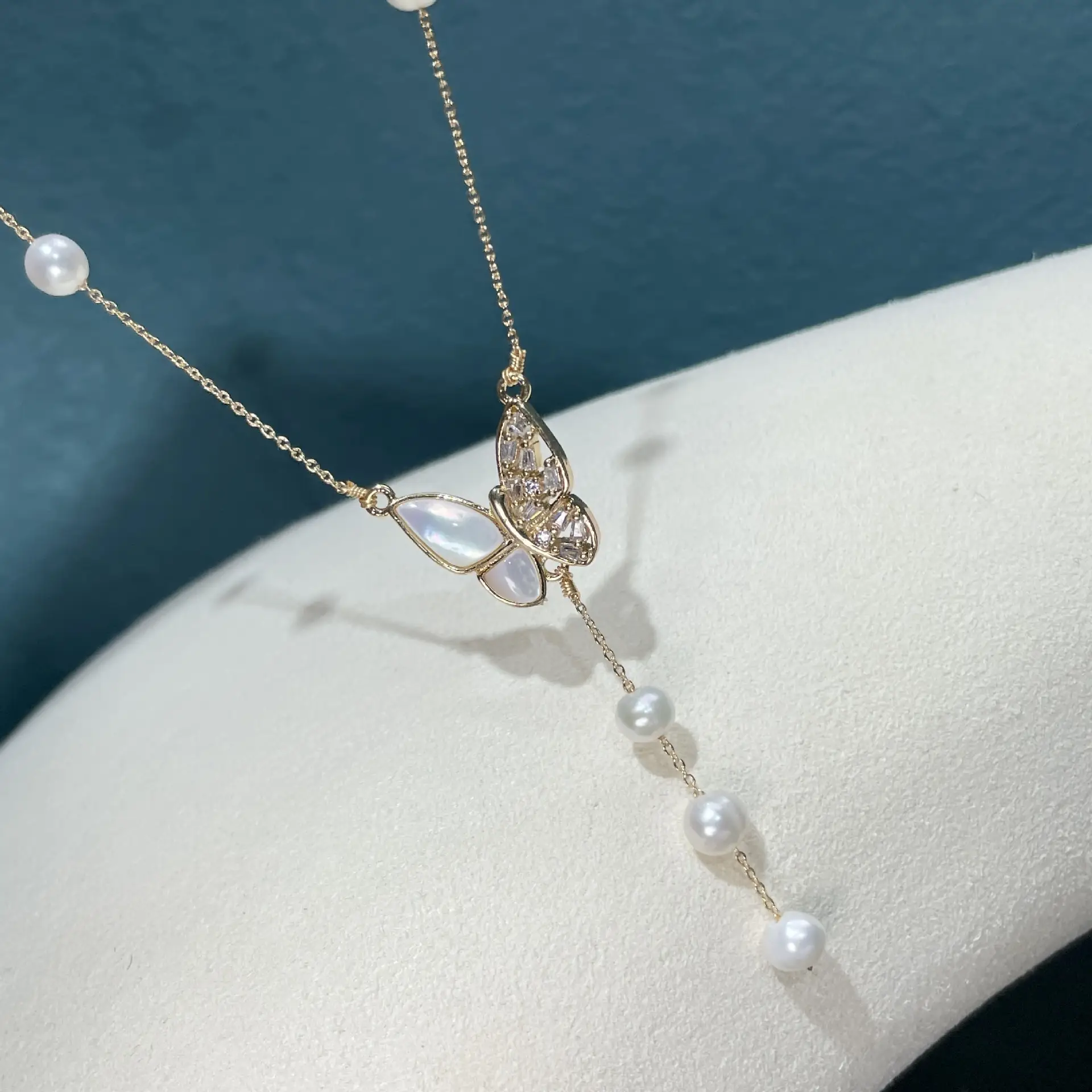 Gypsophila Pearl Necklace for Women Gold Chain Adjustable — feature 7