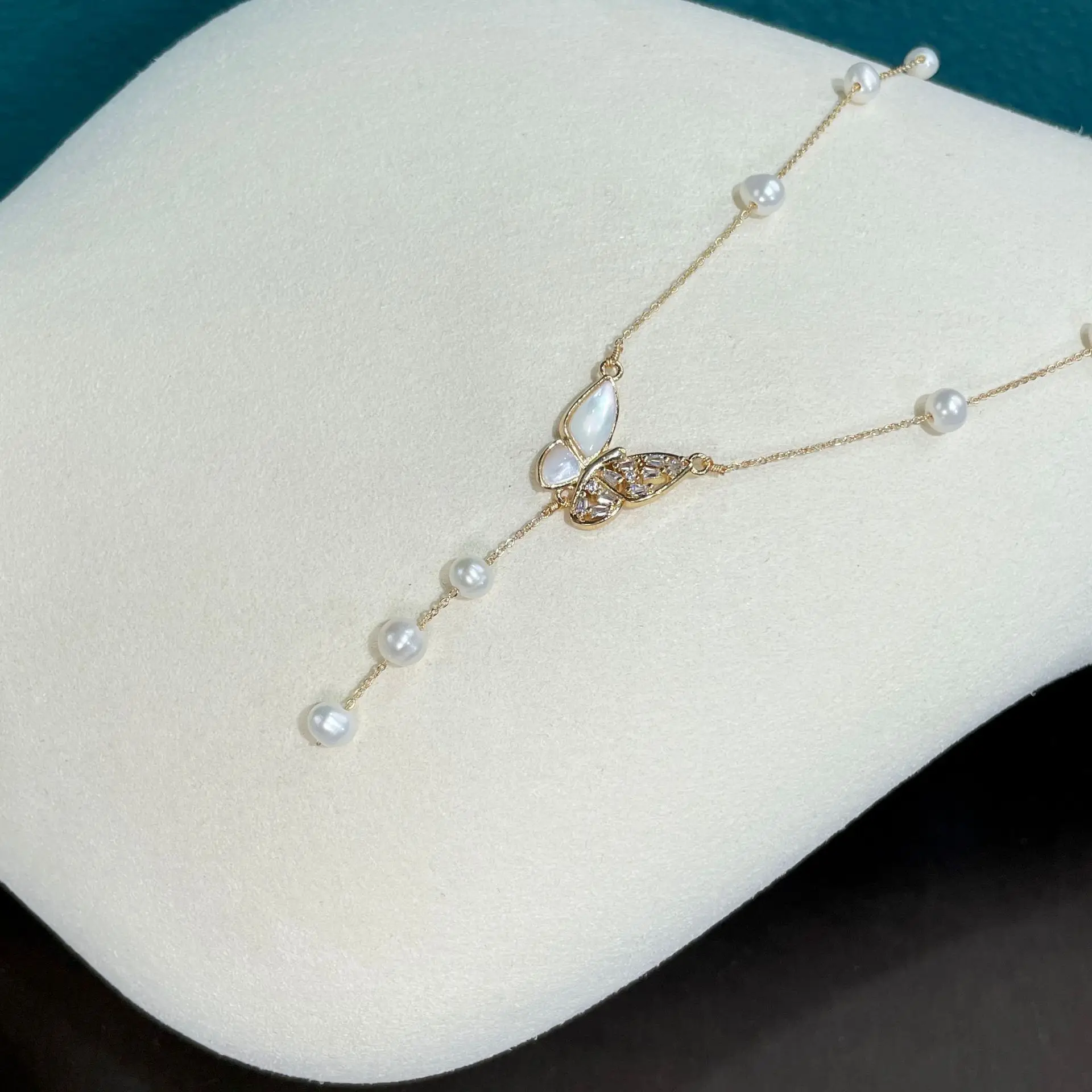 Gypsophila Pearl Necklace for Women Gold Chain Adjustable — feature 8