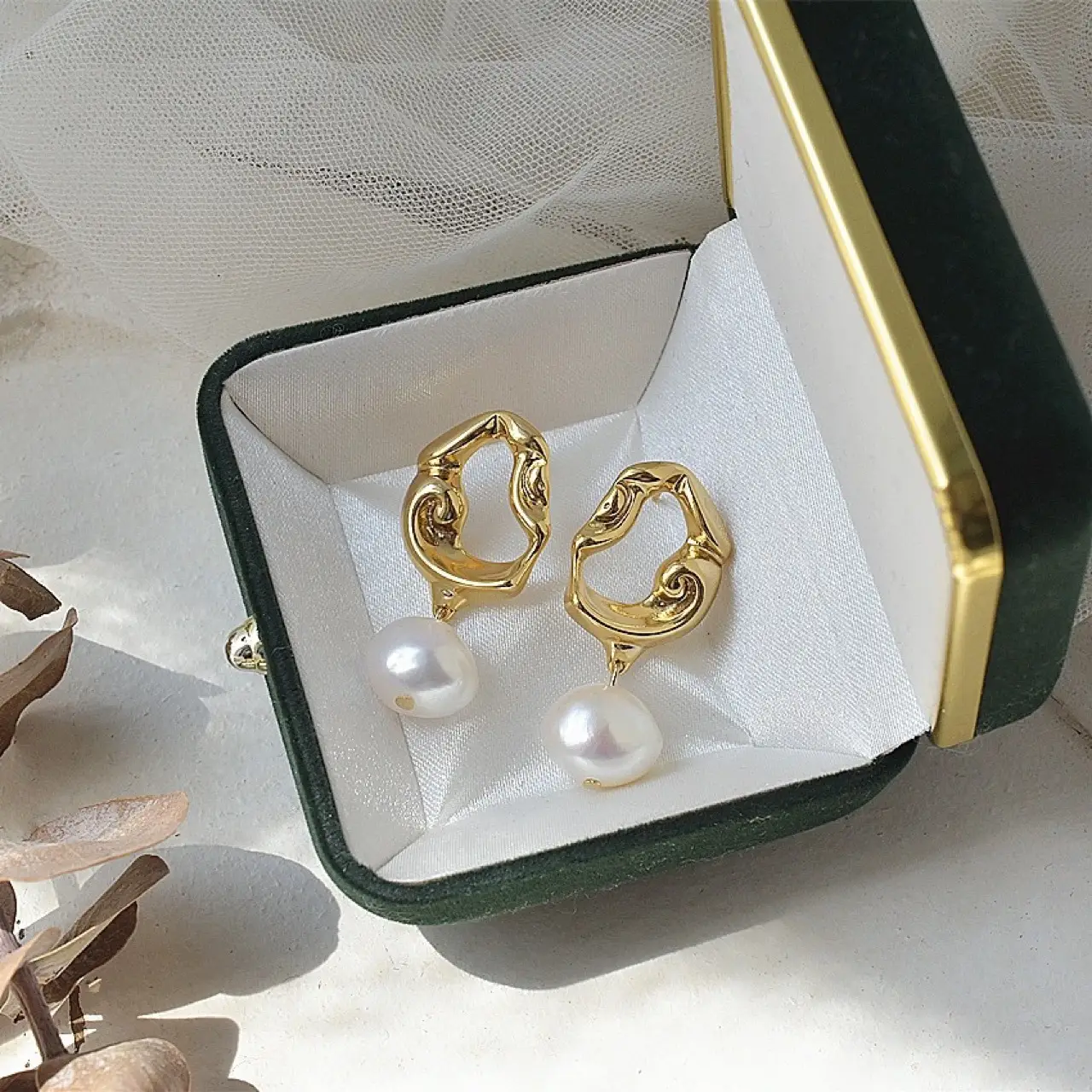 European & American Style Pearl Brass Earrings for Women - Image 2