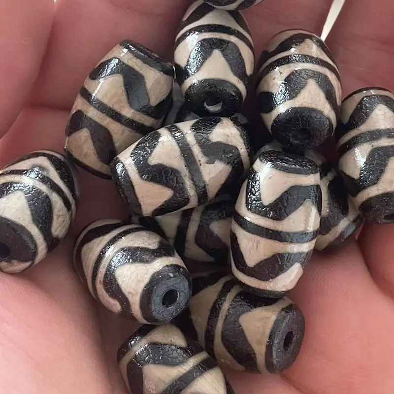 Natural Agate Double Tiger Tooth Beads Black White 15x22mm - Image 2