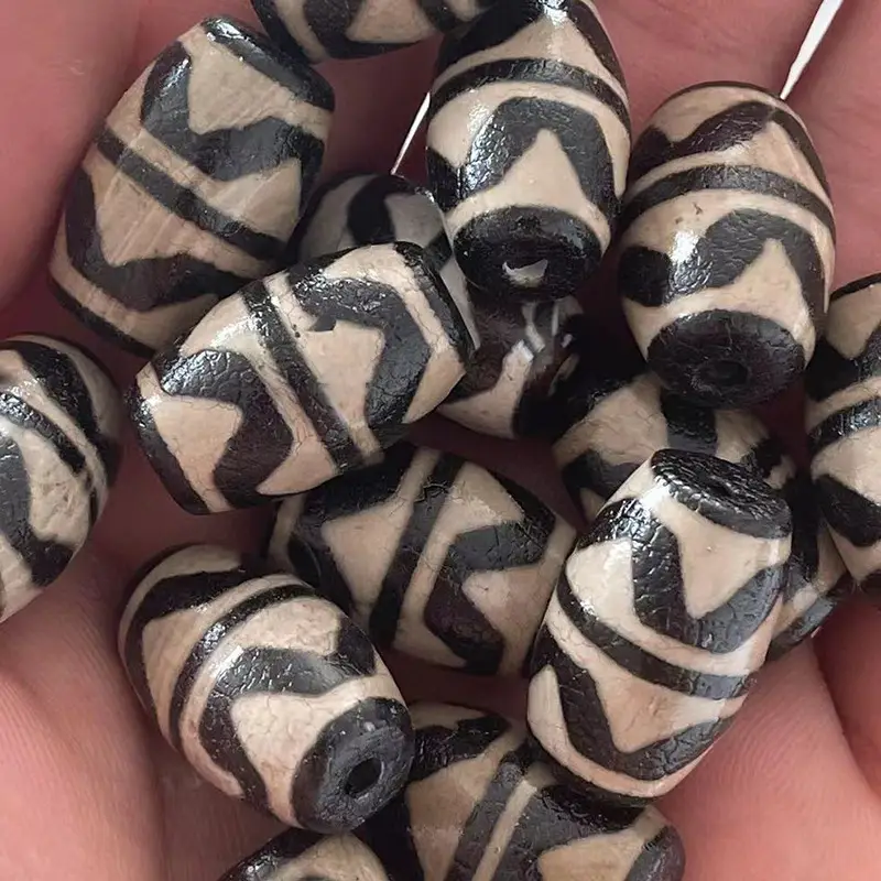 Natural Agate Double Tiger Tooth Beads Black White 15x22mm - Image 3