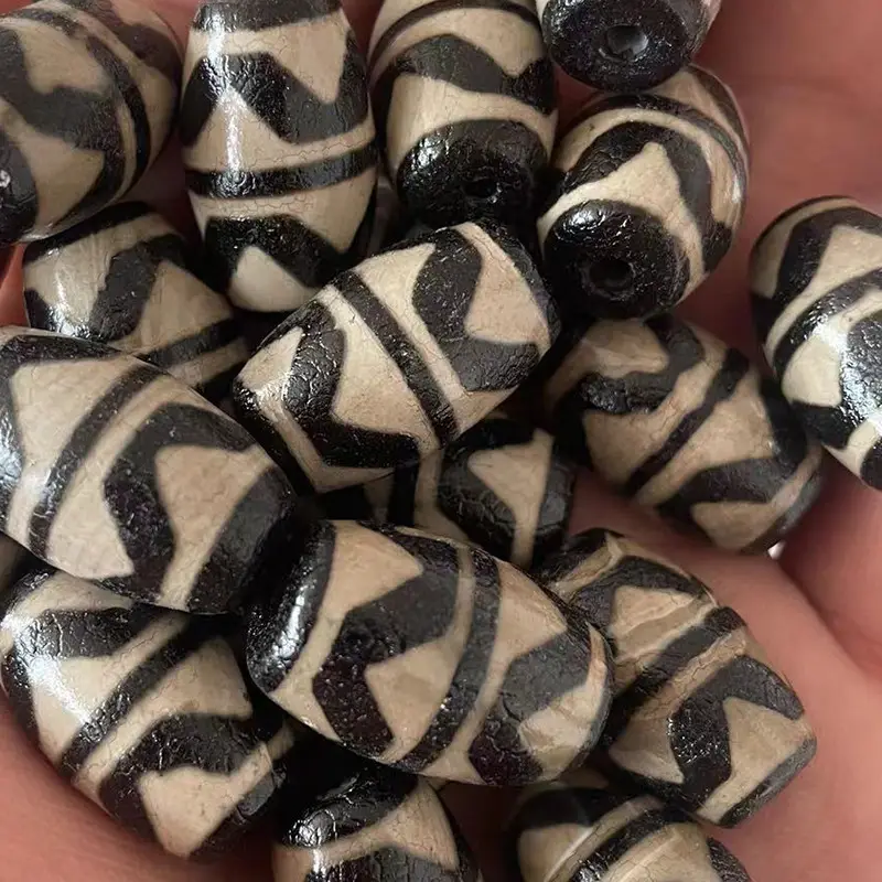 Natural Agate Double Tiger Tooth Beads Black White 15x22mm - Image 4
