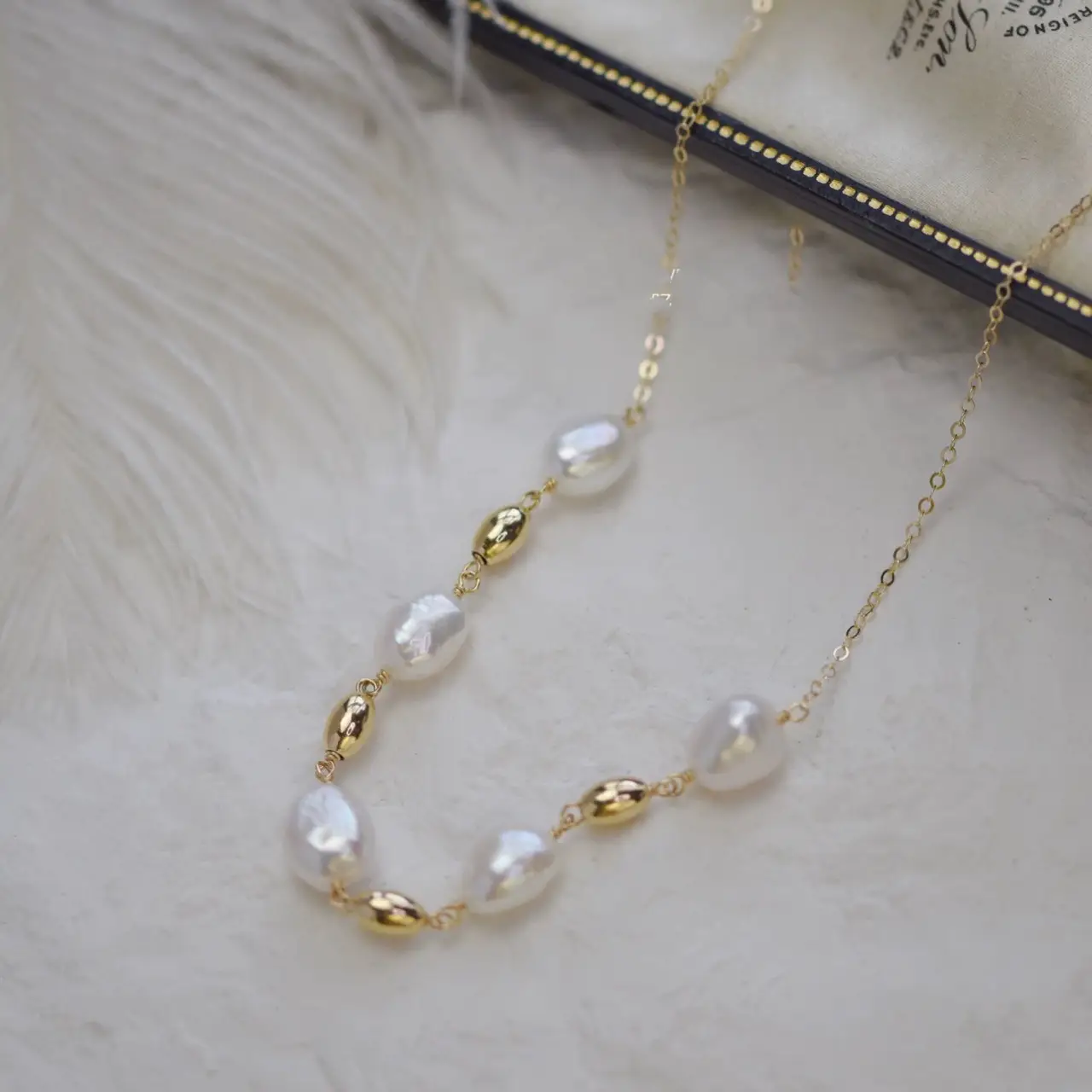 Small Gold Pearl Clavicle Necklace for Women - Image 4