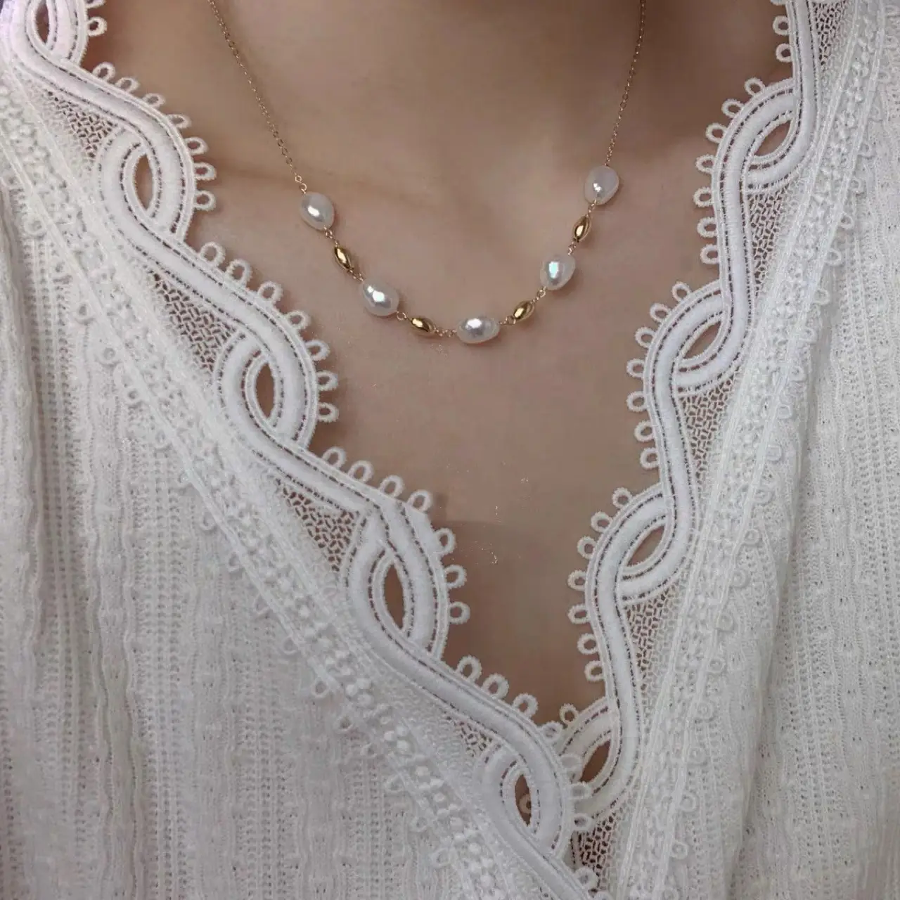 Small Gold Pearl Clavicle Necklace for Women - Image 5