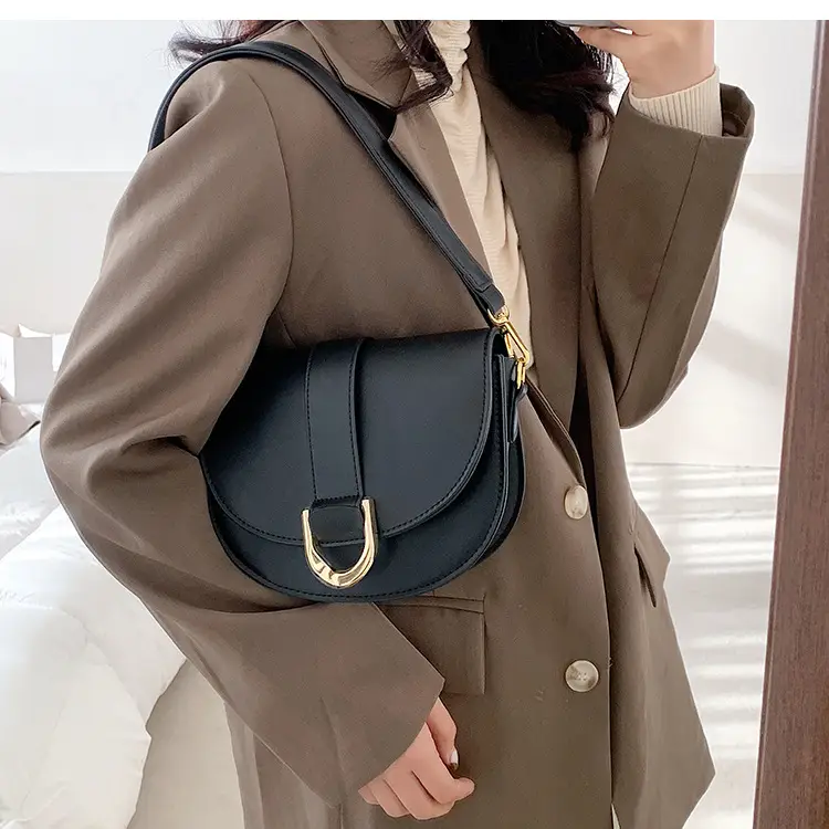 White High-End Western Messenger Bag for Women 2023 — feature 11