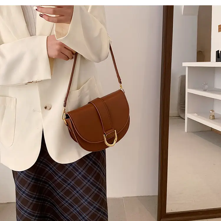 White High-End Western Messenger Bag for Women 2023 — feature 12
