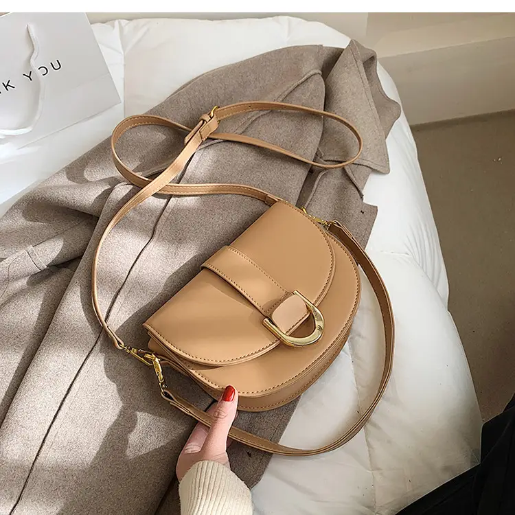 White High-End Western Messenger Bag for Women 2023 — feature 21