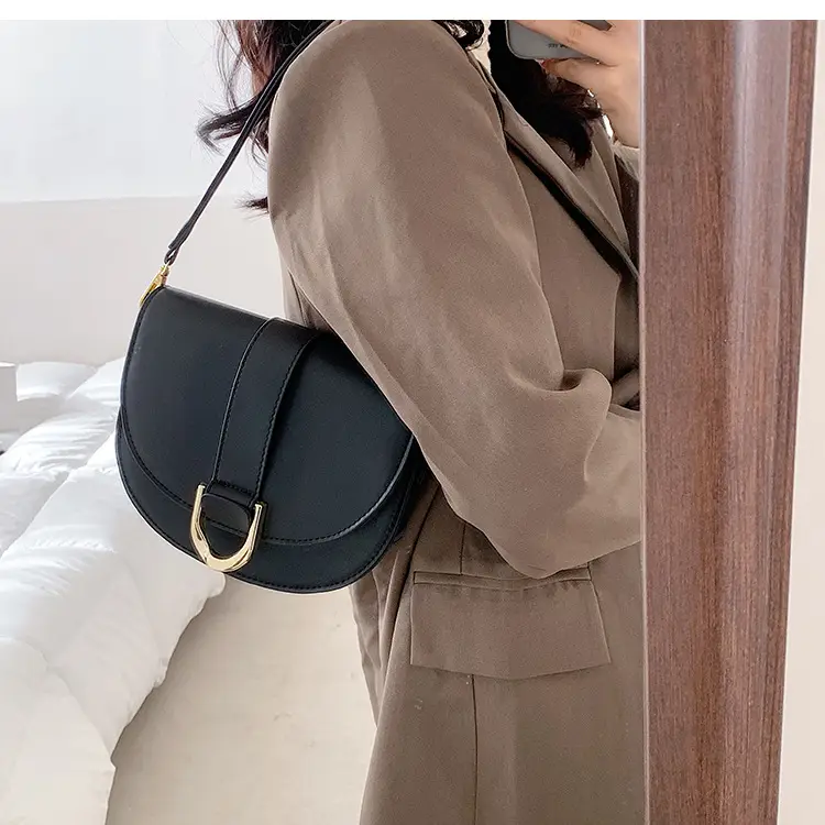 White High-End Western Messenger Bag for Women 2023 — feature 3