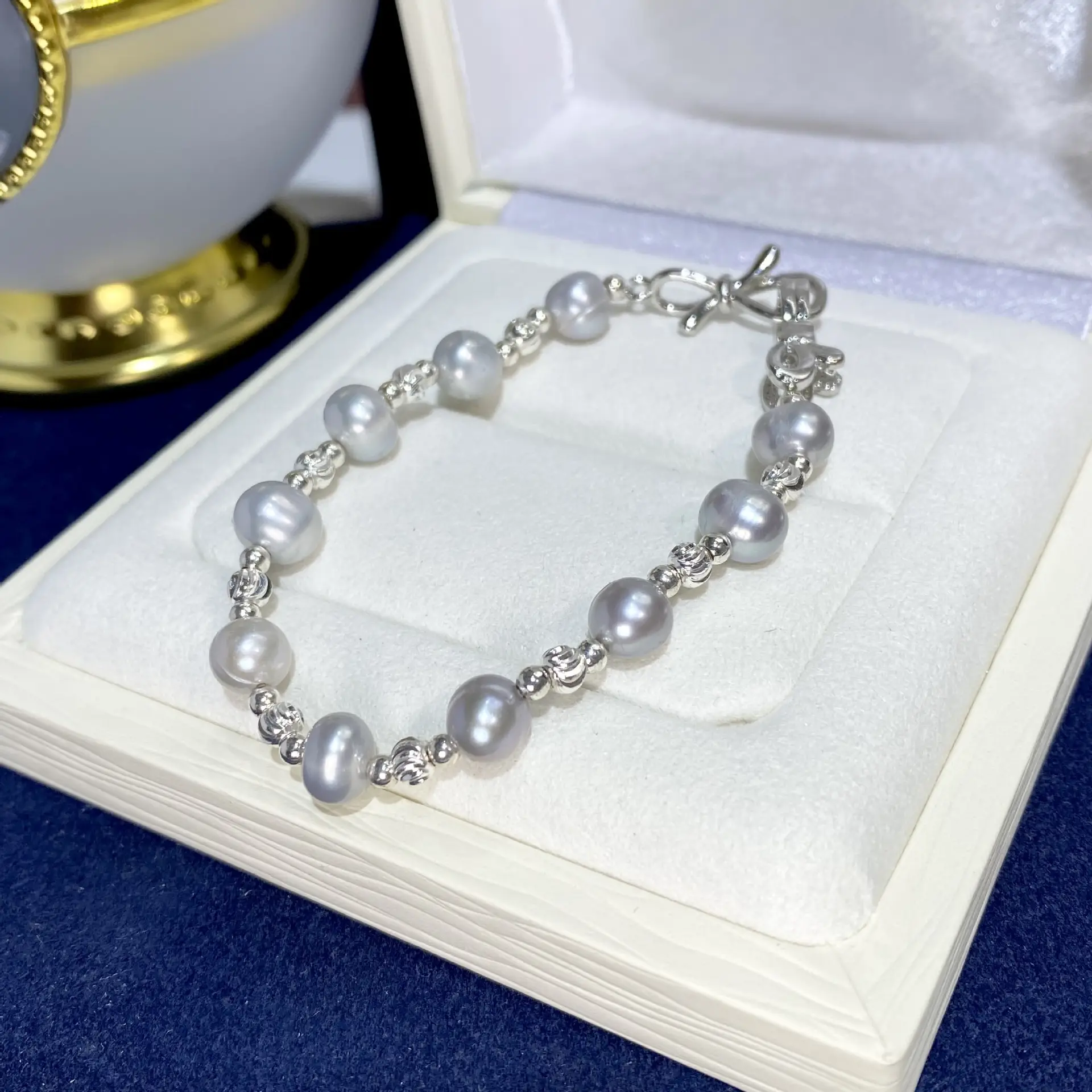 Elegant Pearl Bracelet for Women 18K Gold-Injected - Image 4