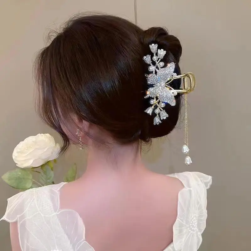 Pink Pearl Hair Clip with Gold Tassels — feature 3