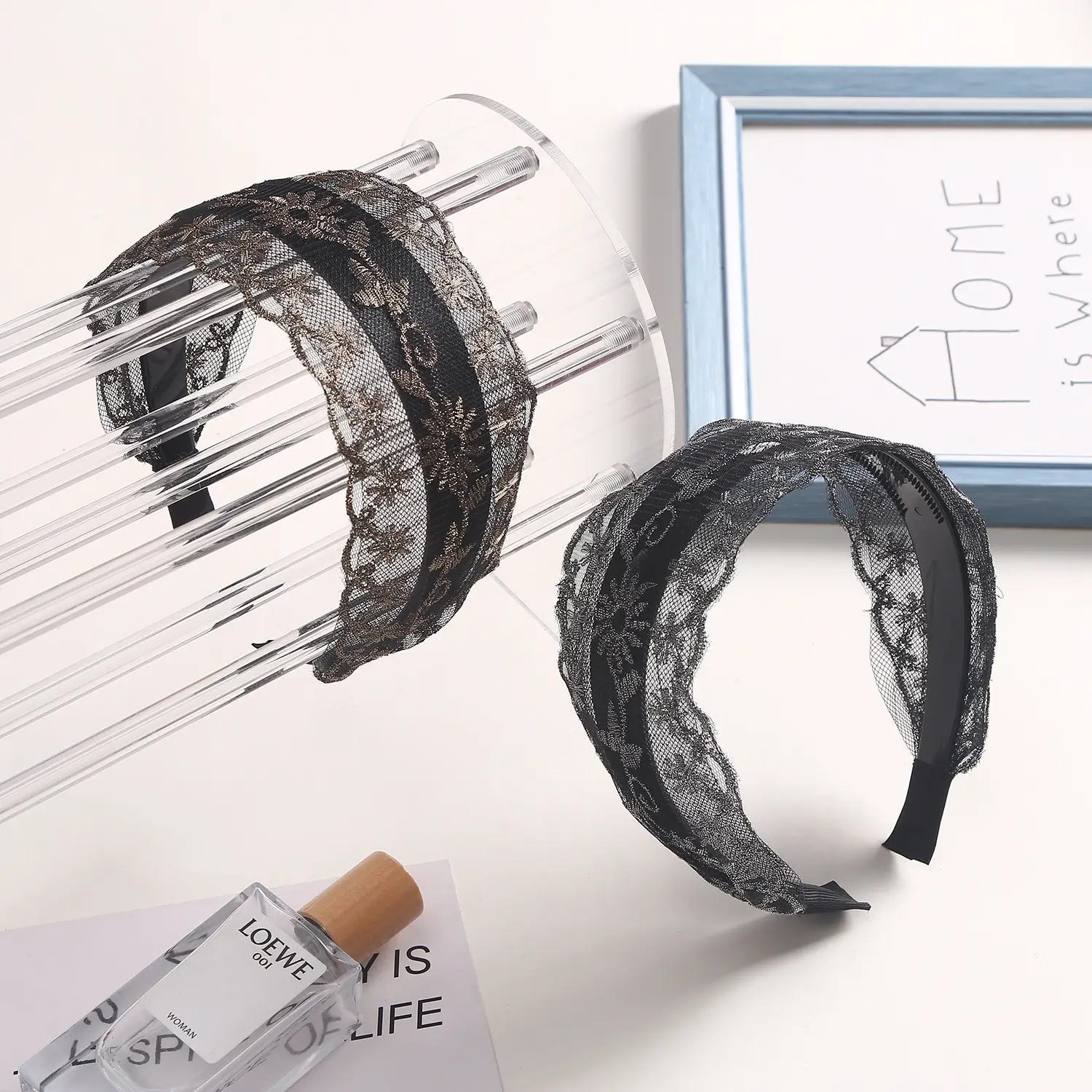 Embroidered Lace Hair Band with Inner Teeth — feature 1