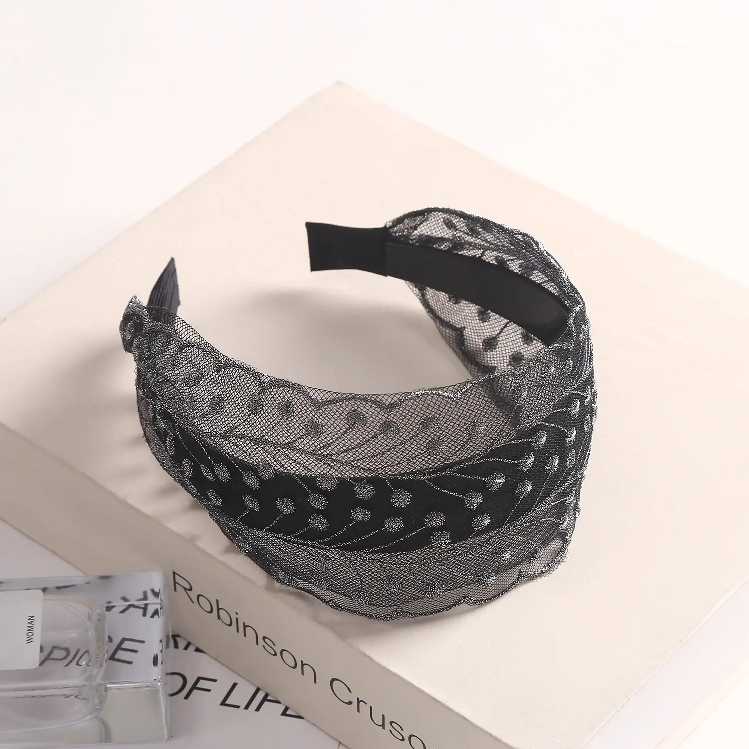 Embroidered Lace Hair Band with Inner Teeth — feature 11