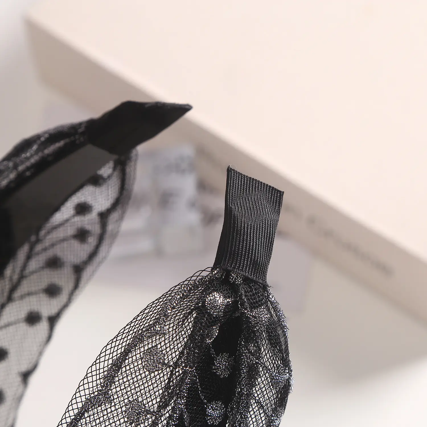 Embroidered Lace Hair Band with Inner Teeth — feature 12