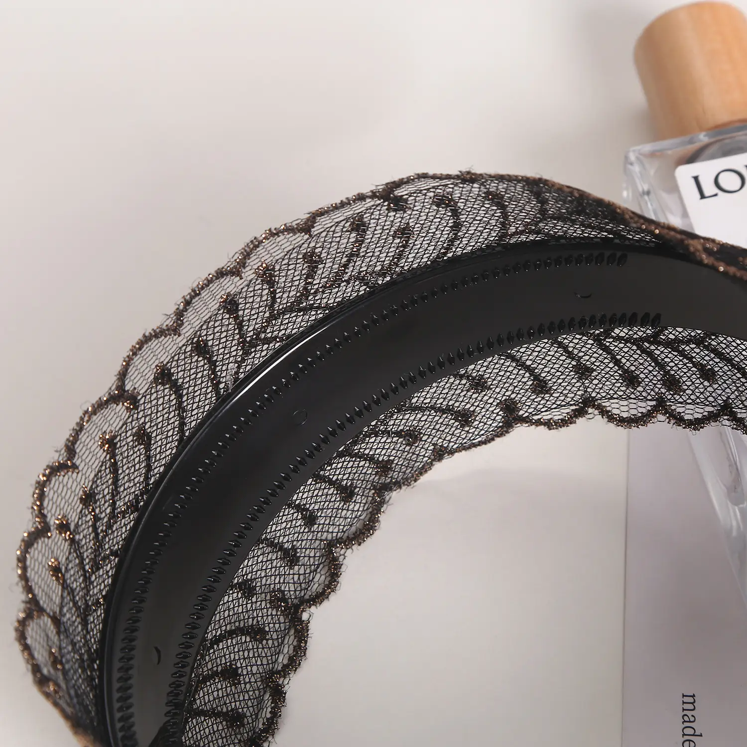 Embroidered Lace Hair Band with Inner Teeth — feature 13