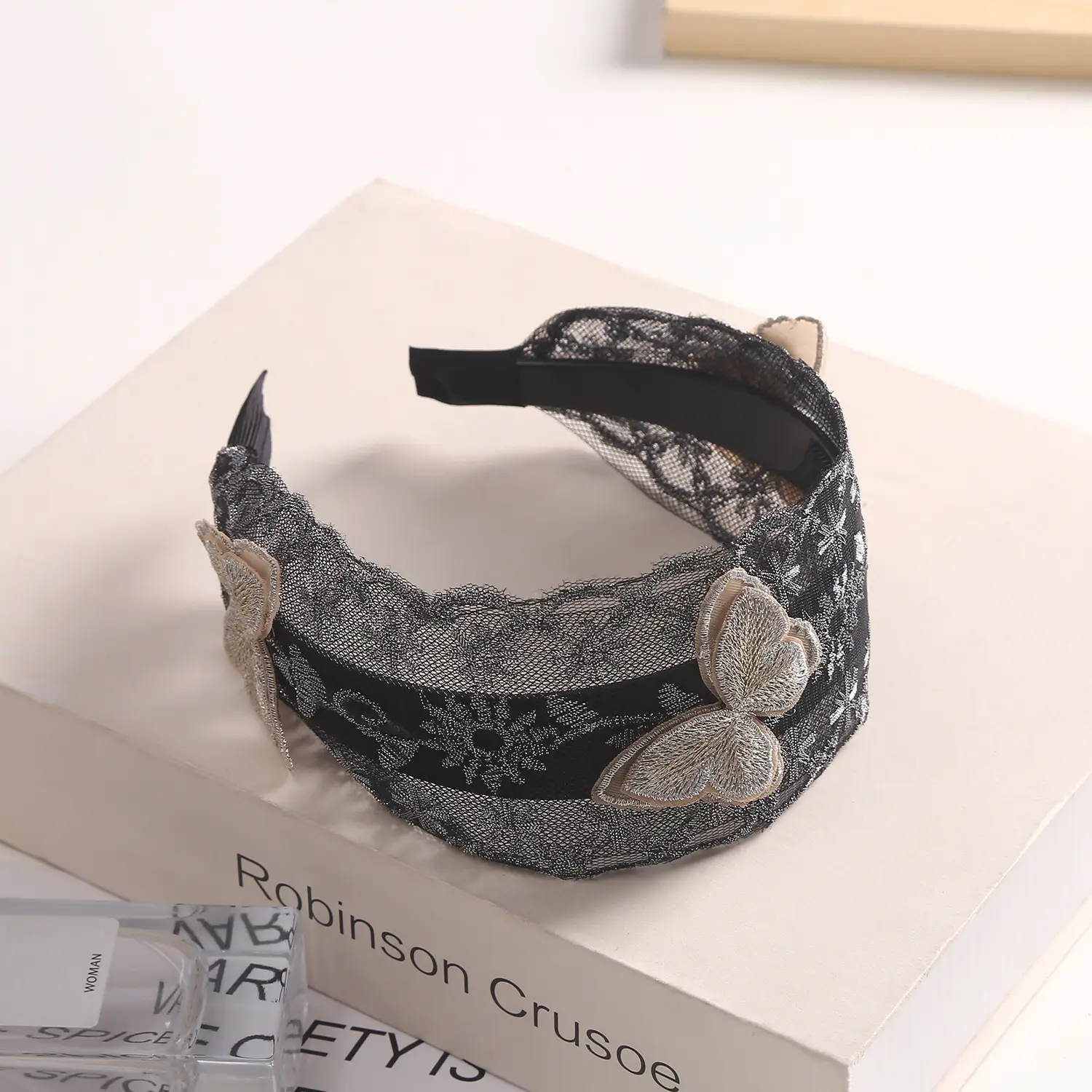 Embroidered Lace Hair Band with Inner Teeth — feature 15