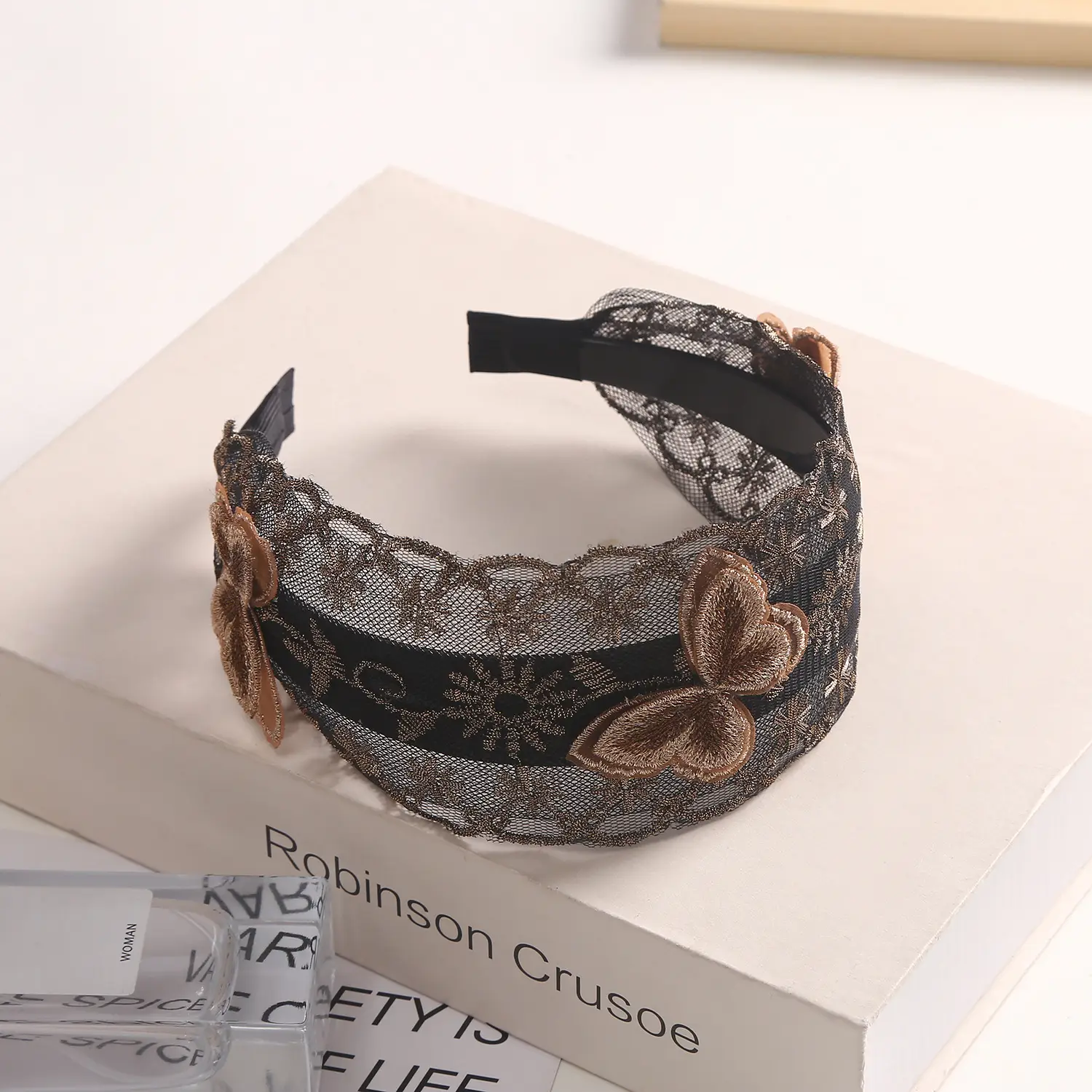 Embroidered Lace Hair Band with Inner Teeth — feature 16