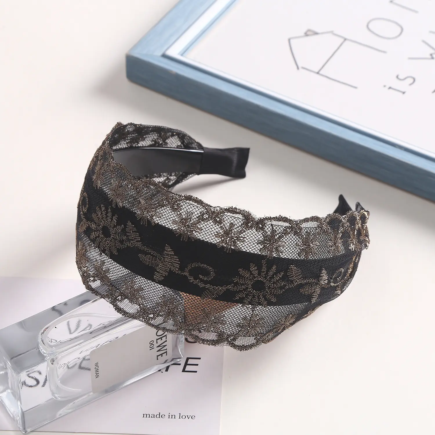 Embroidered Lace Hair Band with Inner Teeth — feature 2