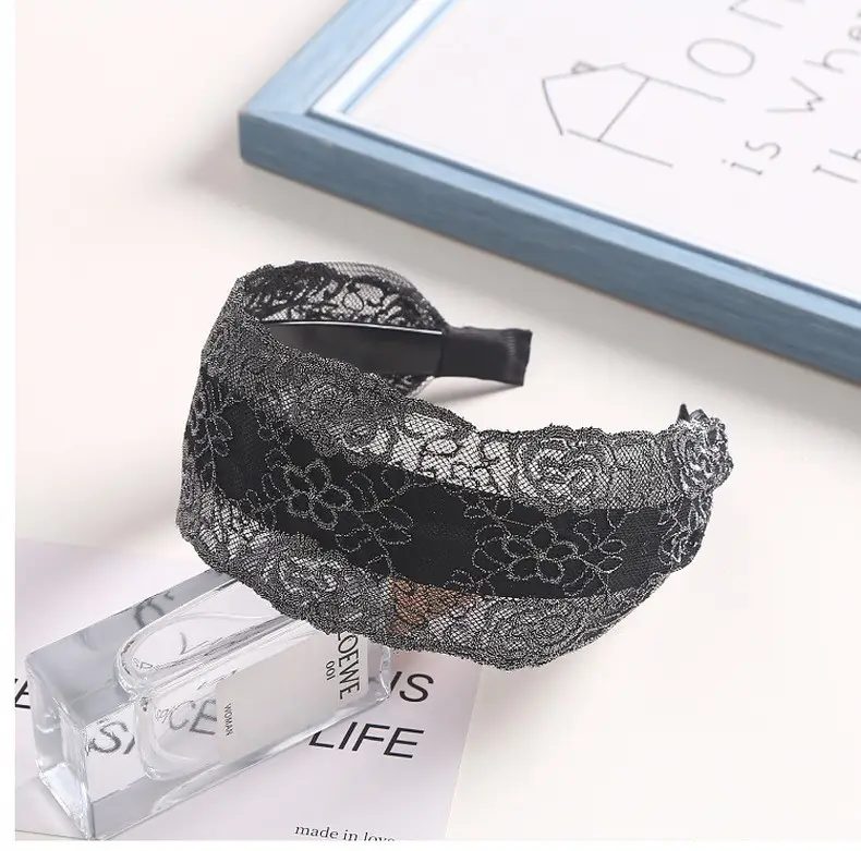 Embroidered Lace Hair Band with Inner Teeth — feature 25