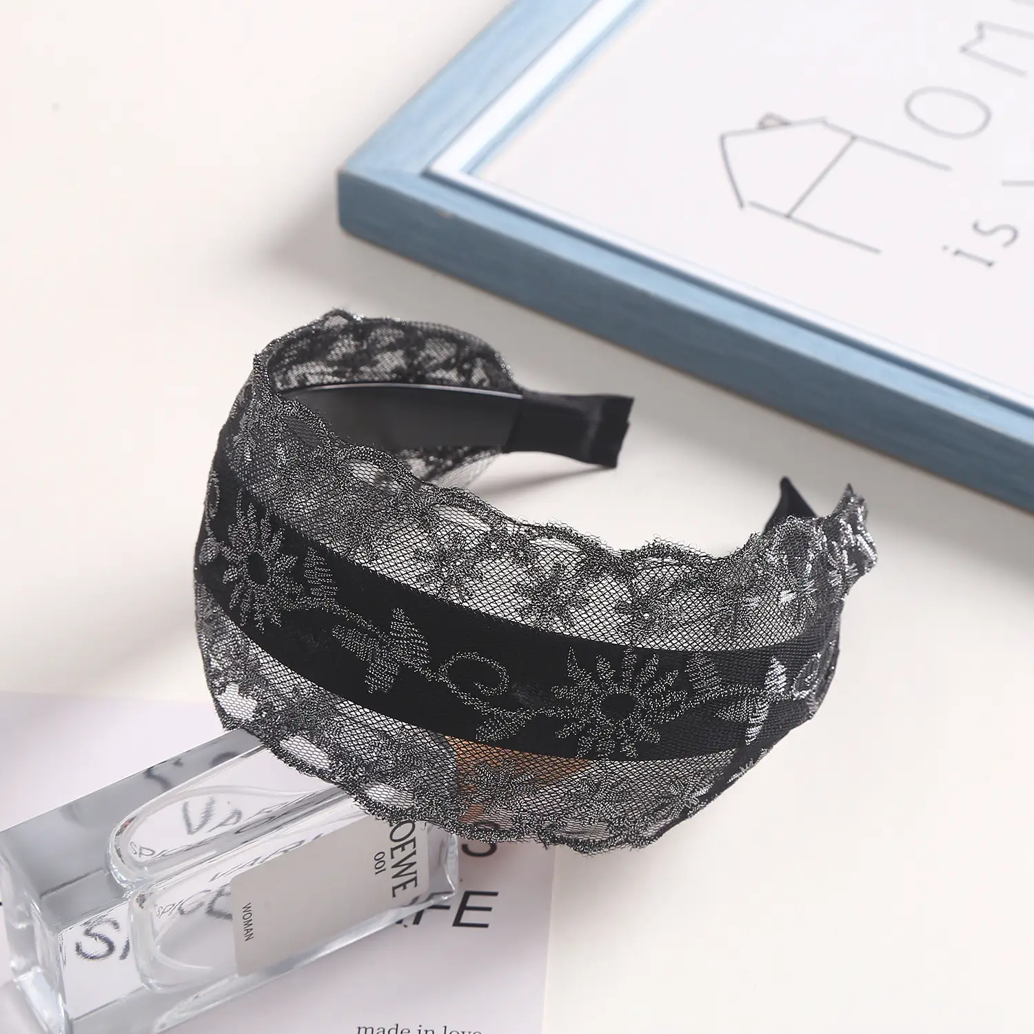 Embroidered Lace Hair Band with Inner Teeth — feature 3