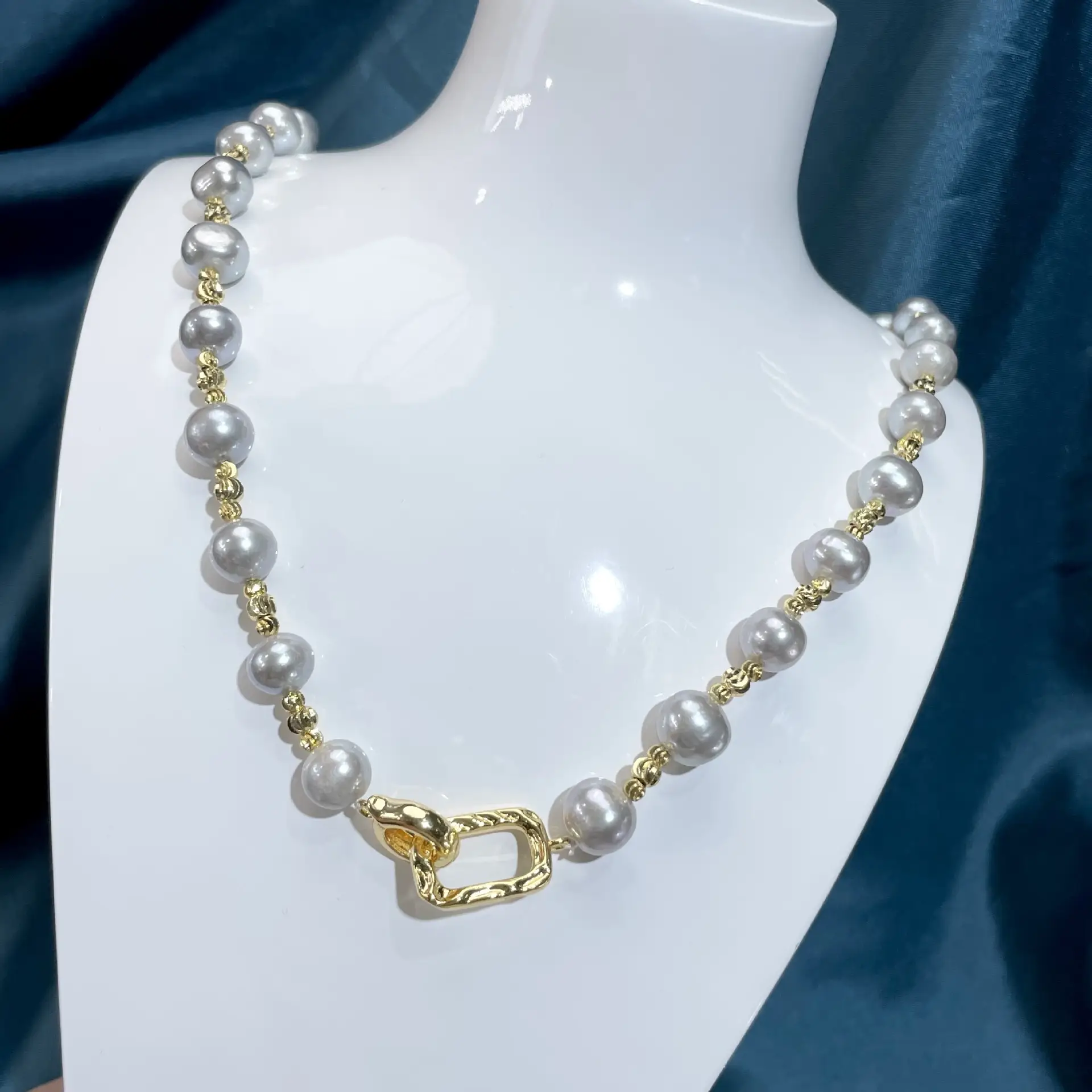 Natural Freshwater Gray Pearl Necklace with Strong Luster - Image 3