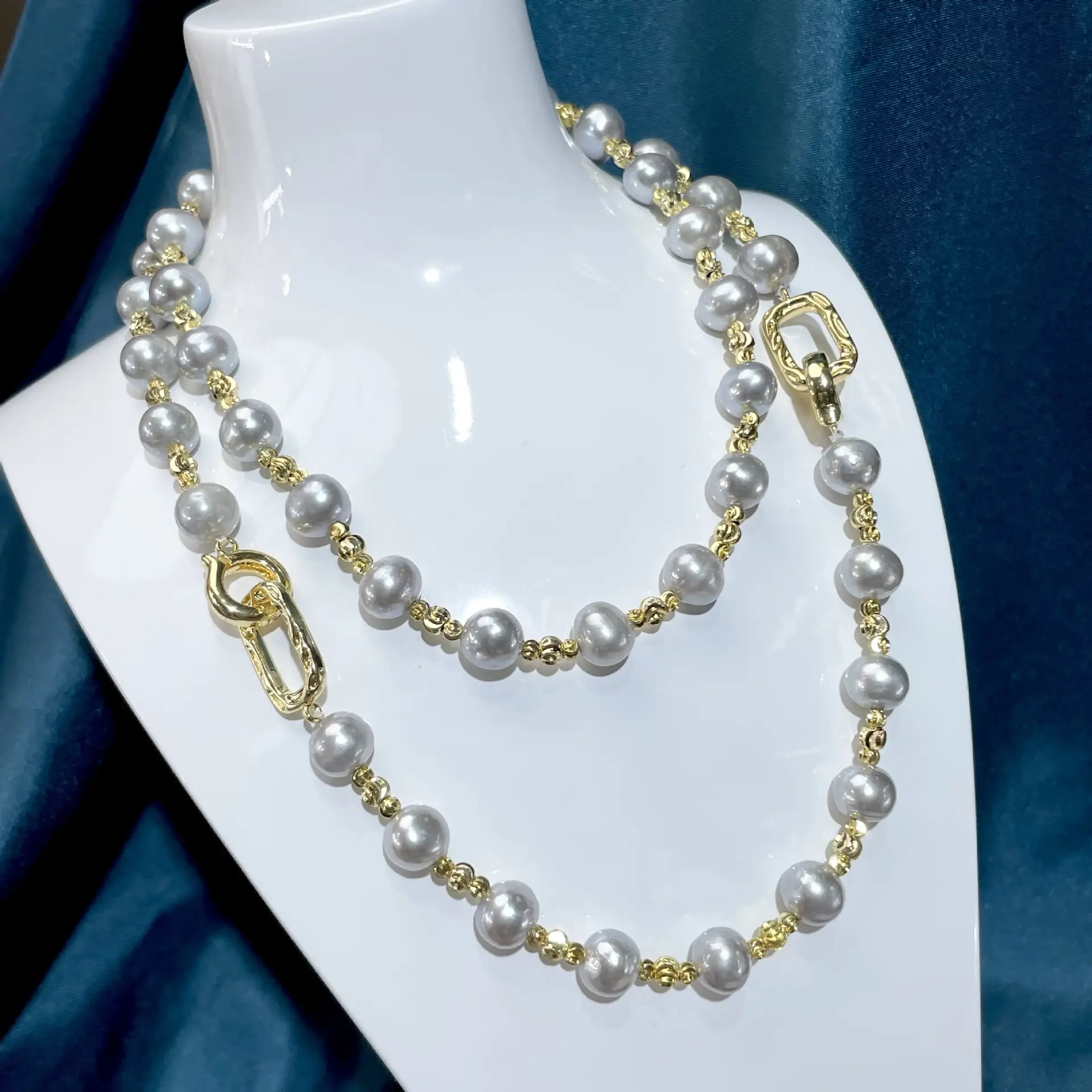 Natural Freshwater Gray Pearl Necklace with Strong Luster — feature 2