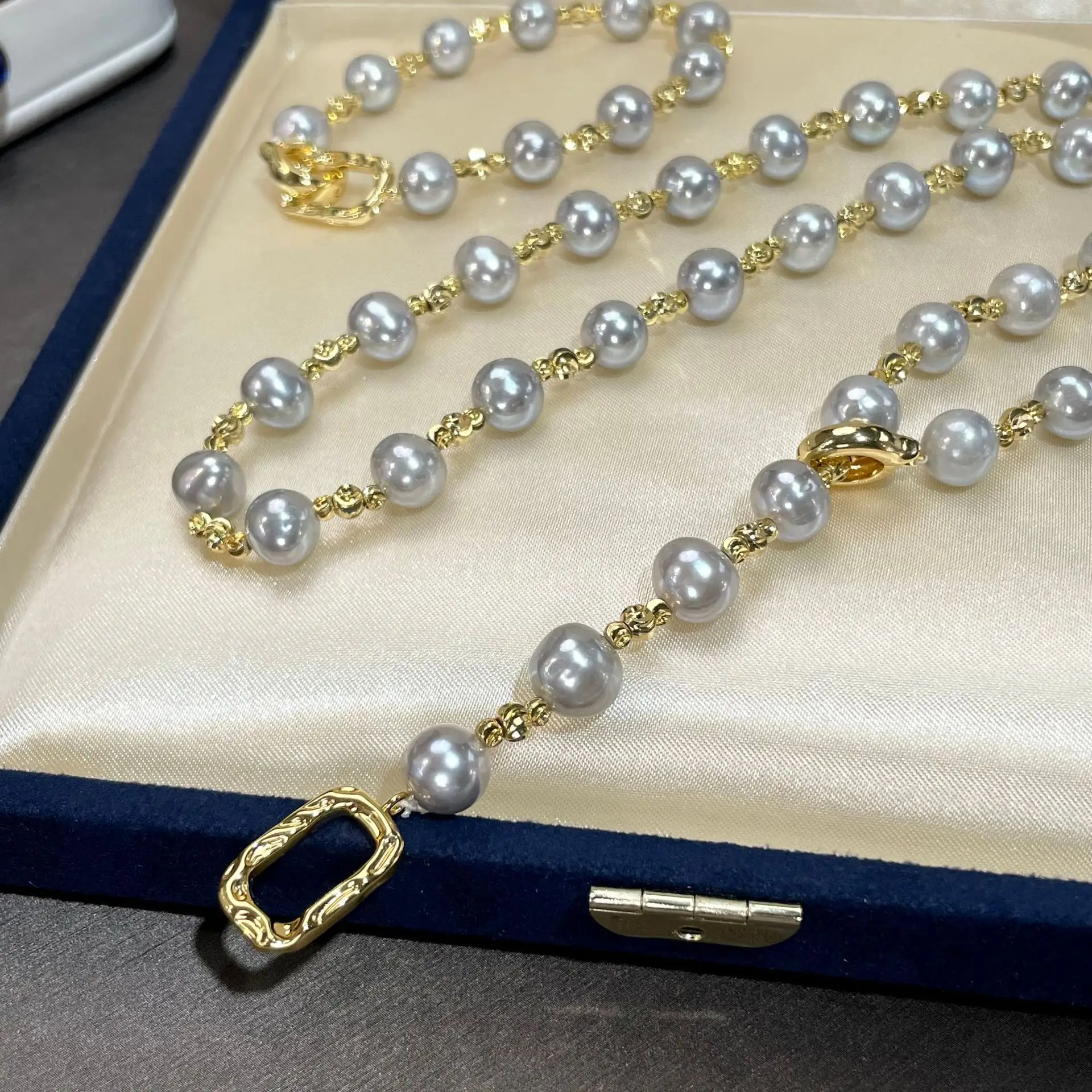 Natural Freshwater Gray Pearl Necklace with Strong Luster — feature 5