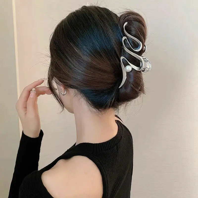 Advanced Hair Claw Clip for Women with Elegant Bowknot Design