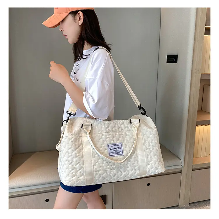 White Quilted Gym Bag Large Capacity Shoulder Boarding Bag — feature 25