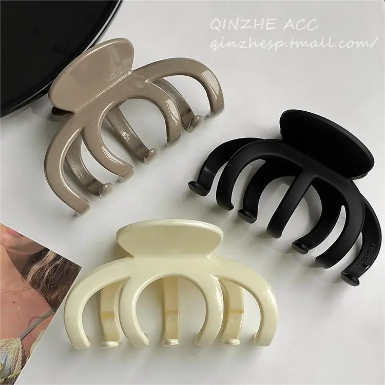 Oversized Claw Hair Claw Clip Set of 1 - Image 2