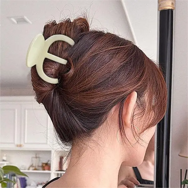Oversized Claw Hair Claw Clip Set of 1 - Image 3