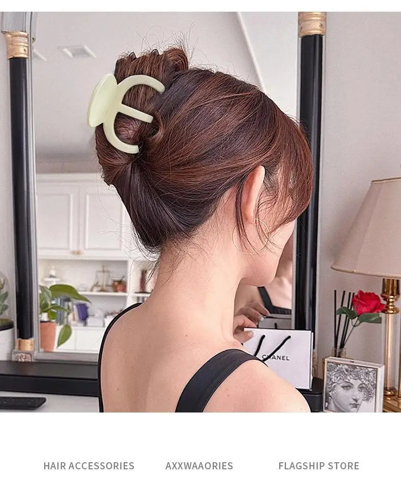 Oversized Claw Hair Claw Clip Set of 1 — feature 2