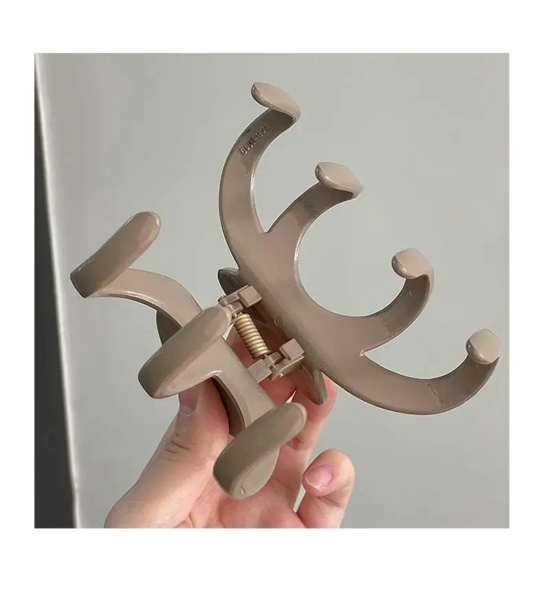 Oversized Claw Hair Claw Clip Set of 1 — feature 7
