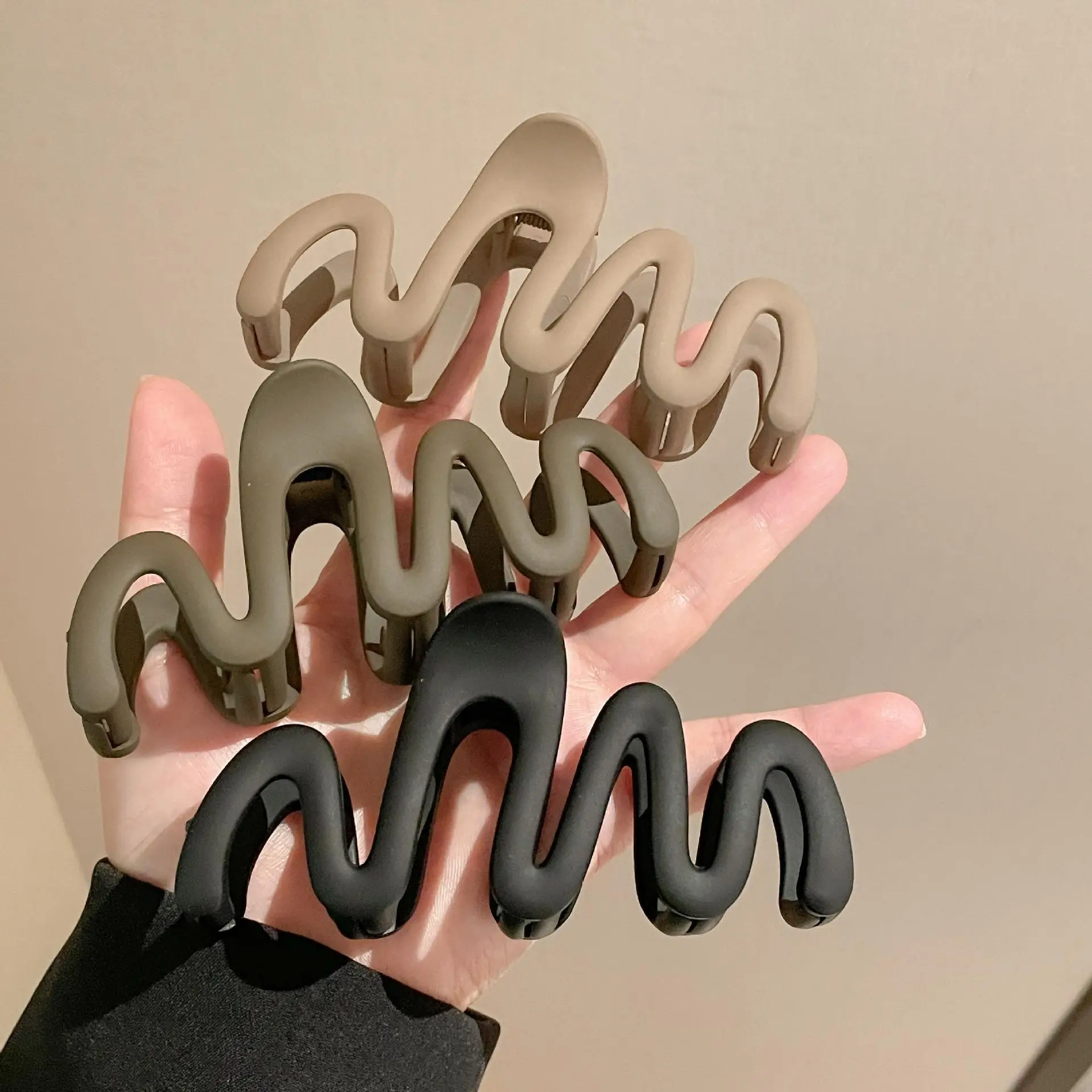 New Large Wave Grip Hair Clips for Women - Image 7