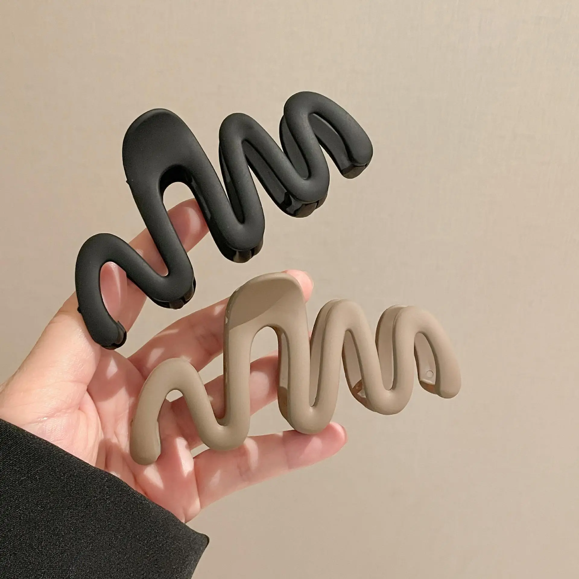 New Large Wave Grip Hair Clips for Women - Image 8