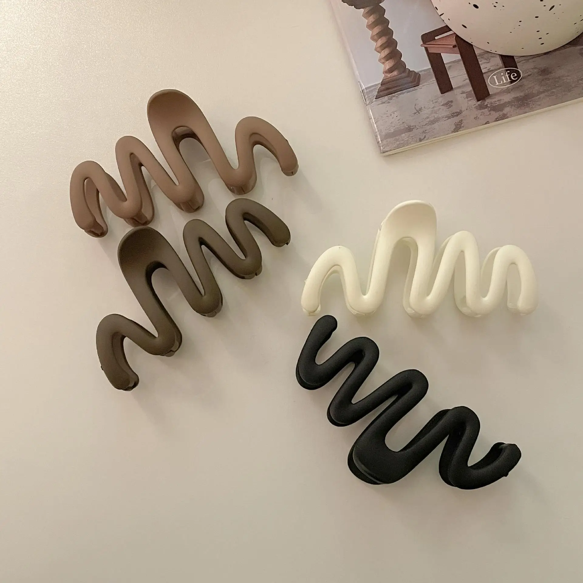 New Large Wave Grip Hair Clips for Women — feature 12