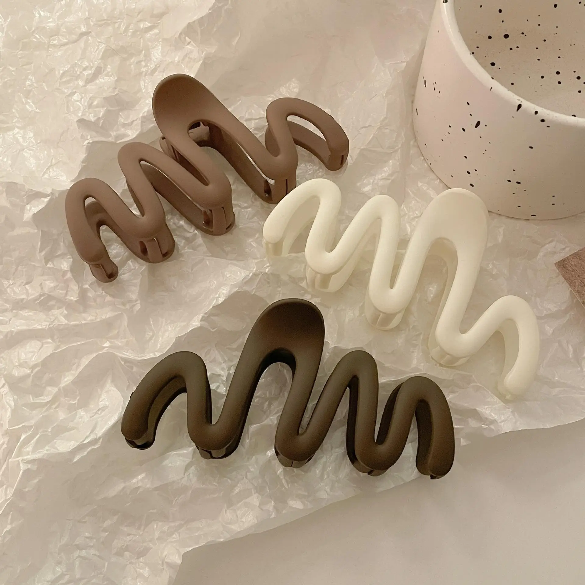 New Large Wave Grip Hair Clips for Women — feature 13