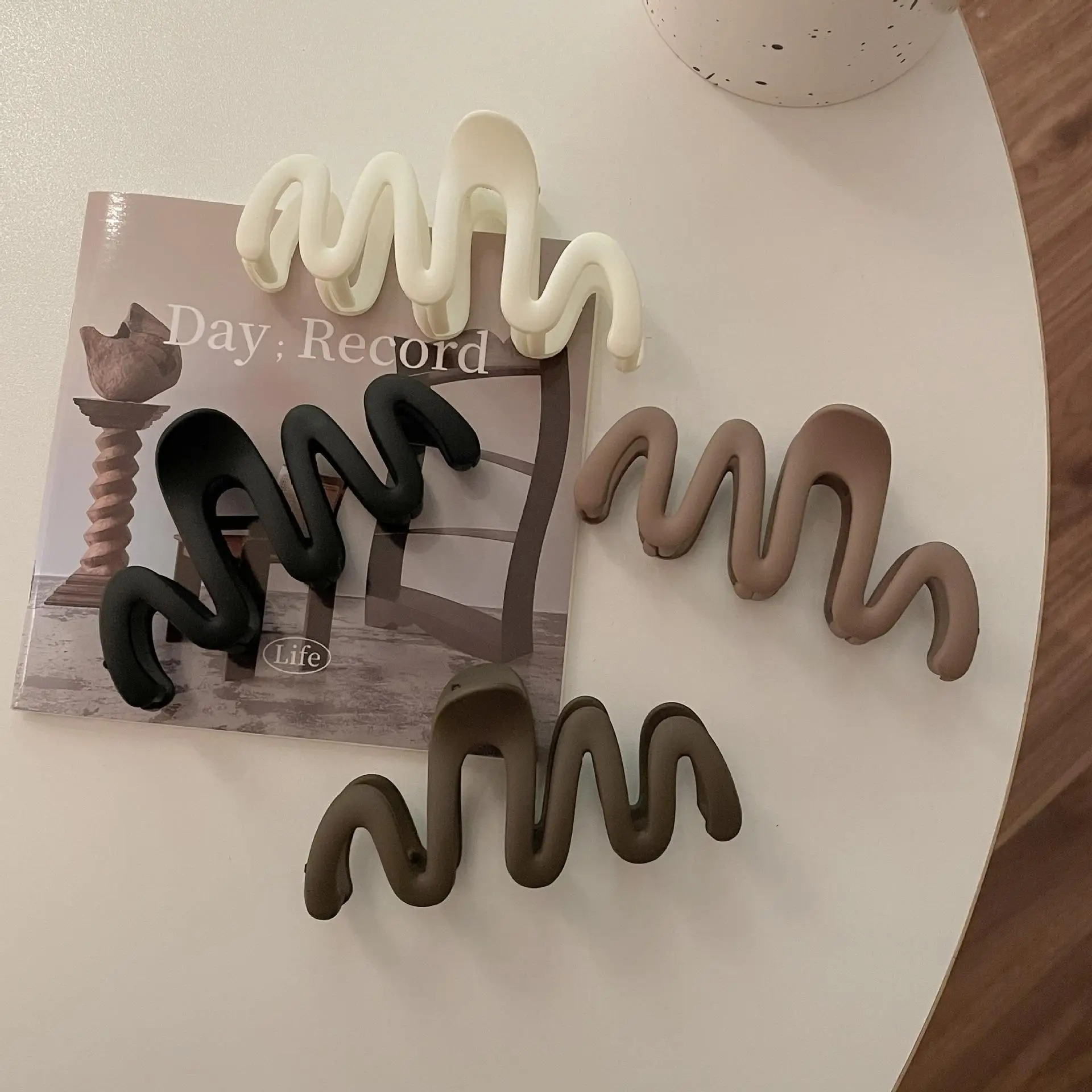 New Large Wave Grip Hair Clips for Women — feature 14