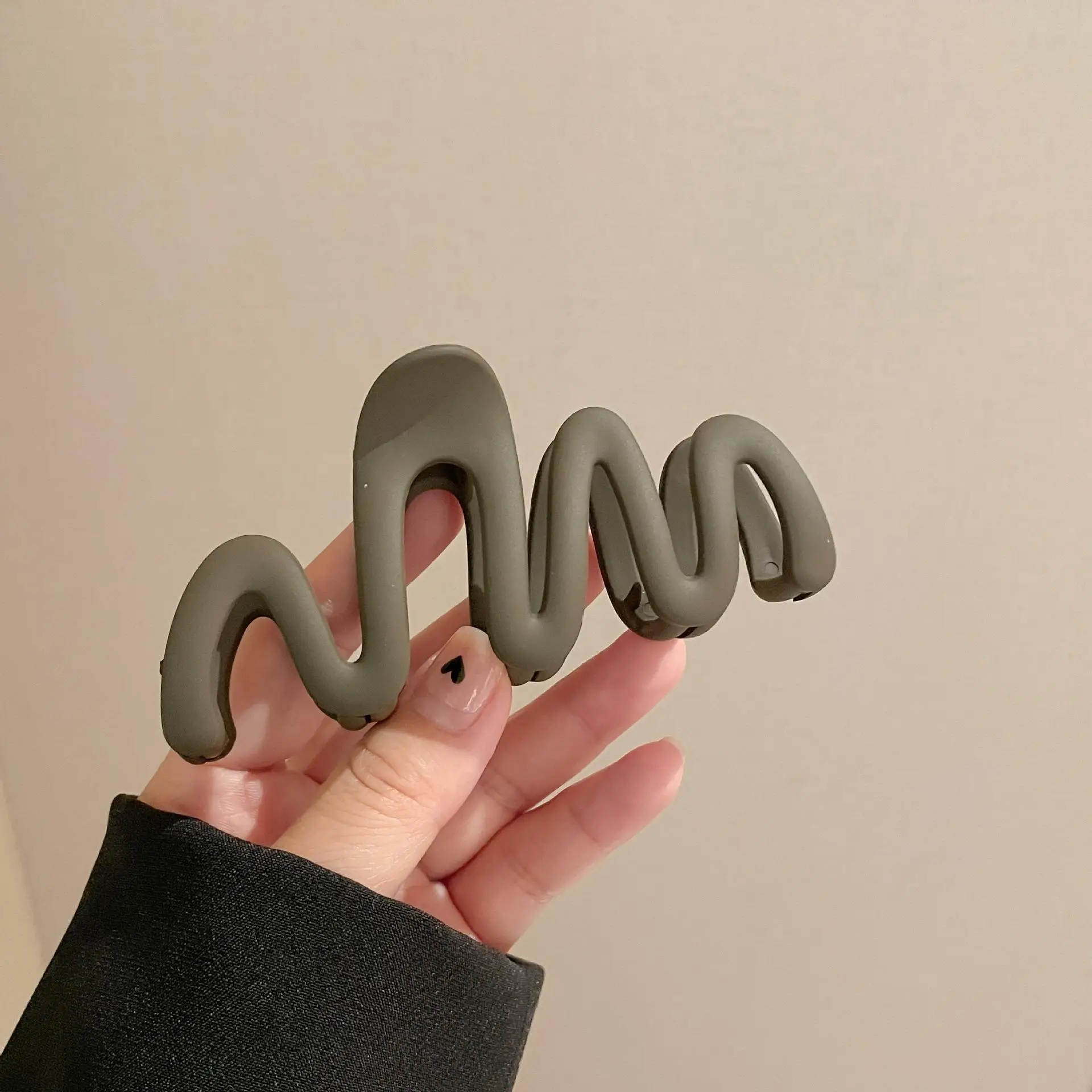 New Large Wave Grip Hair Clips for Women - Image 2