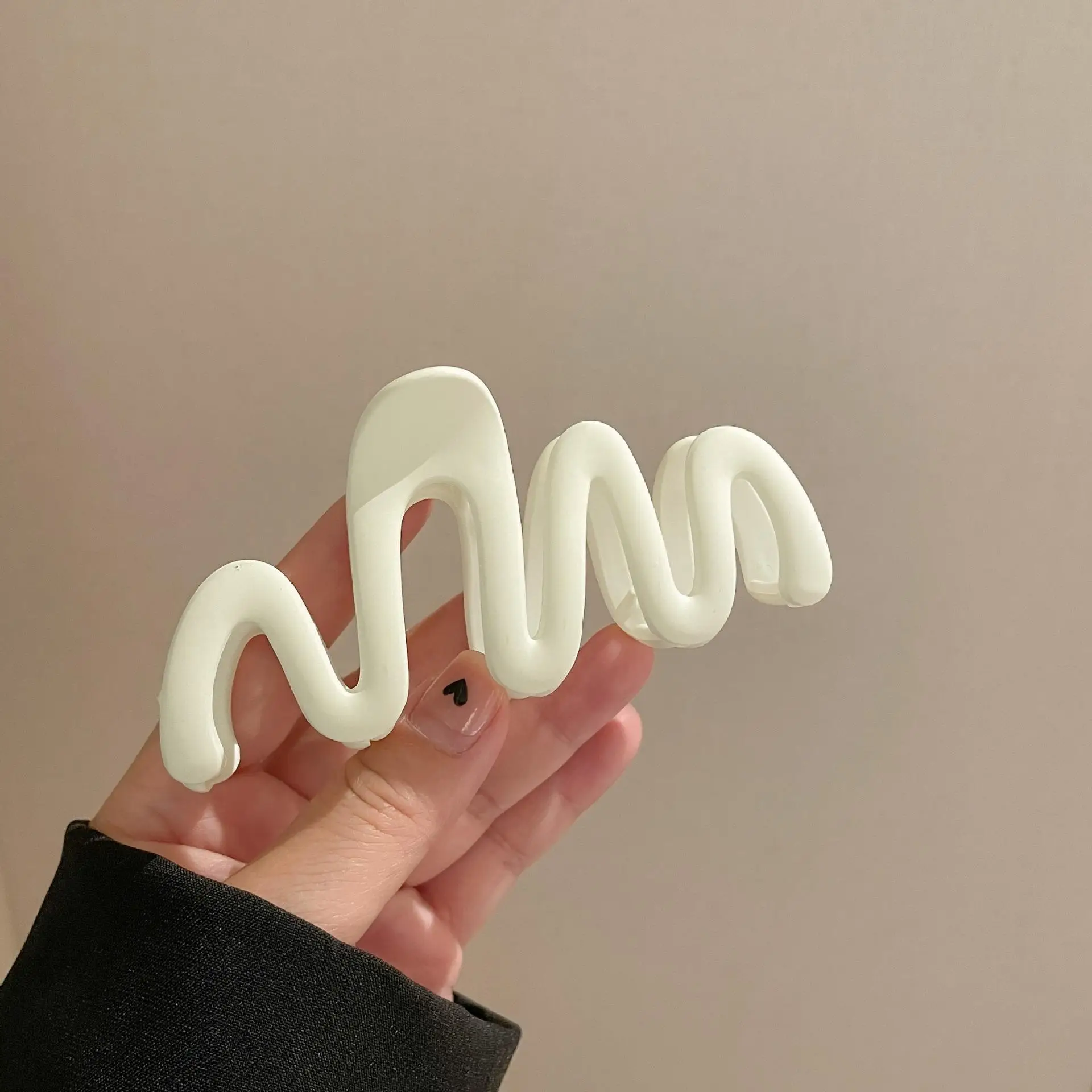 New Large Wave Grip Hair Clips for Women - Image 4