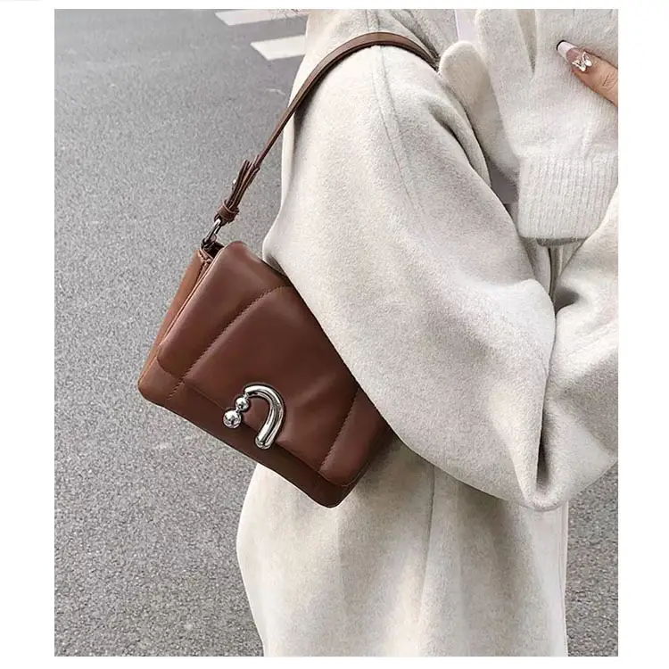 Pink Flower-Shaped Shoulder Bag for Women 2026 — feature 16