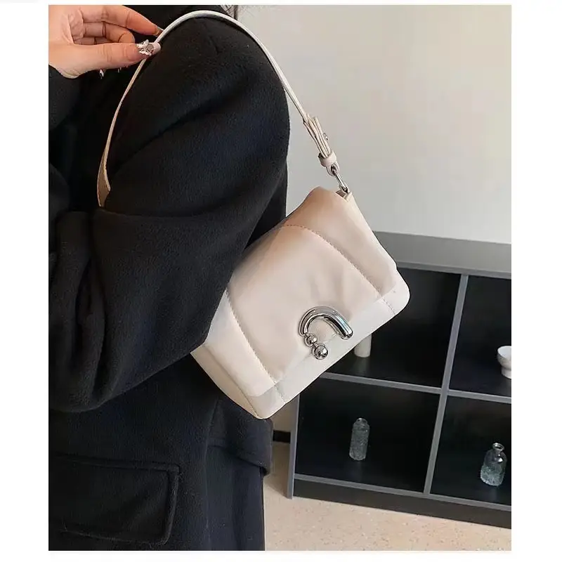 Pink Flower-Shaped Shoulder Bag for Women 2026 — feature 20
