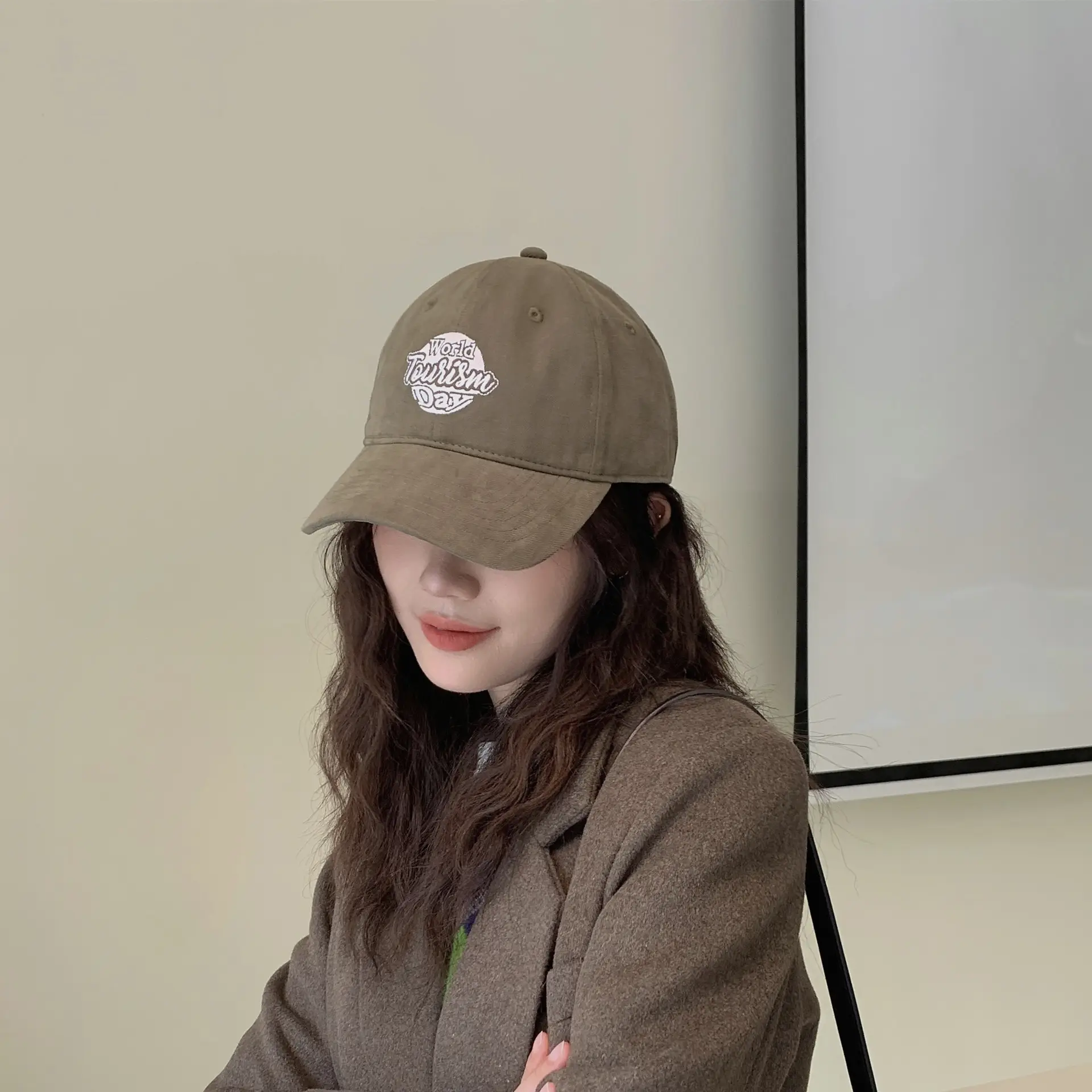 Vintage American Style Women's Embroidered Baseball Cap - Image 7