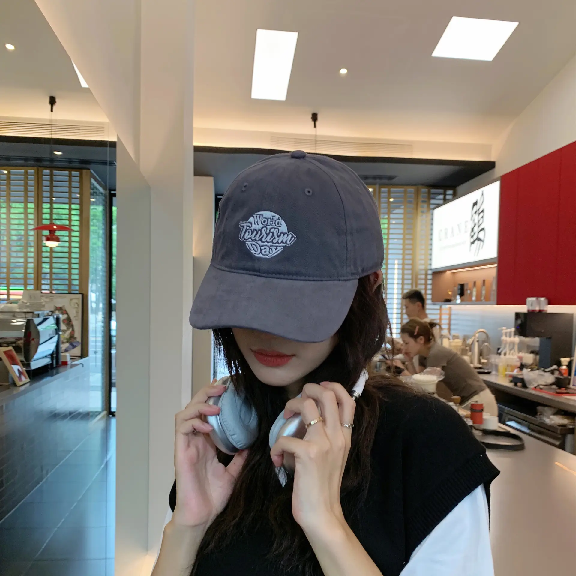 Vintage American Style Women's Embroidered Baseball Cap - Image 9