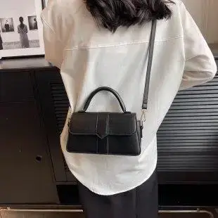 2023 New Women's Cream White Shoulder Bag