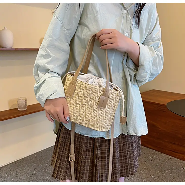 Women's Woven Shoulder Bag Large Capacity Korean Style — feature 9