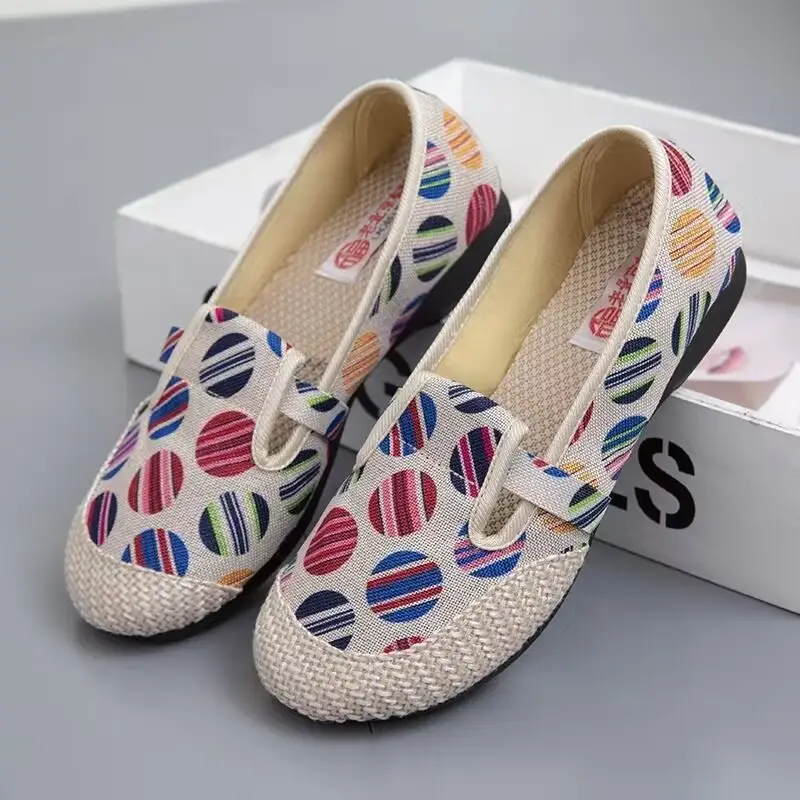 26 Types of Old Beijing Cloth Shoes with Soft Soles, Non-Slip Mom Shoes, Canvas Shoes for Middle-Aged and Elderly Women, Slip-On Casual Shoes for Women - Image 5