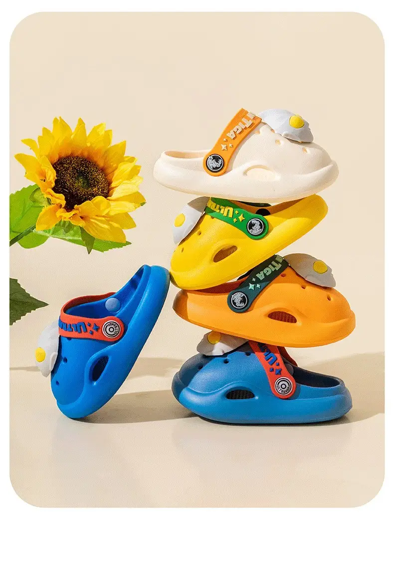 Shanghai spot a generation of Altman children's hole shoes boys three-dimensional cartoon summer non-slip beach slippers — feature 2