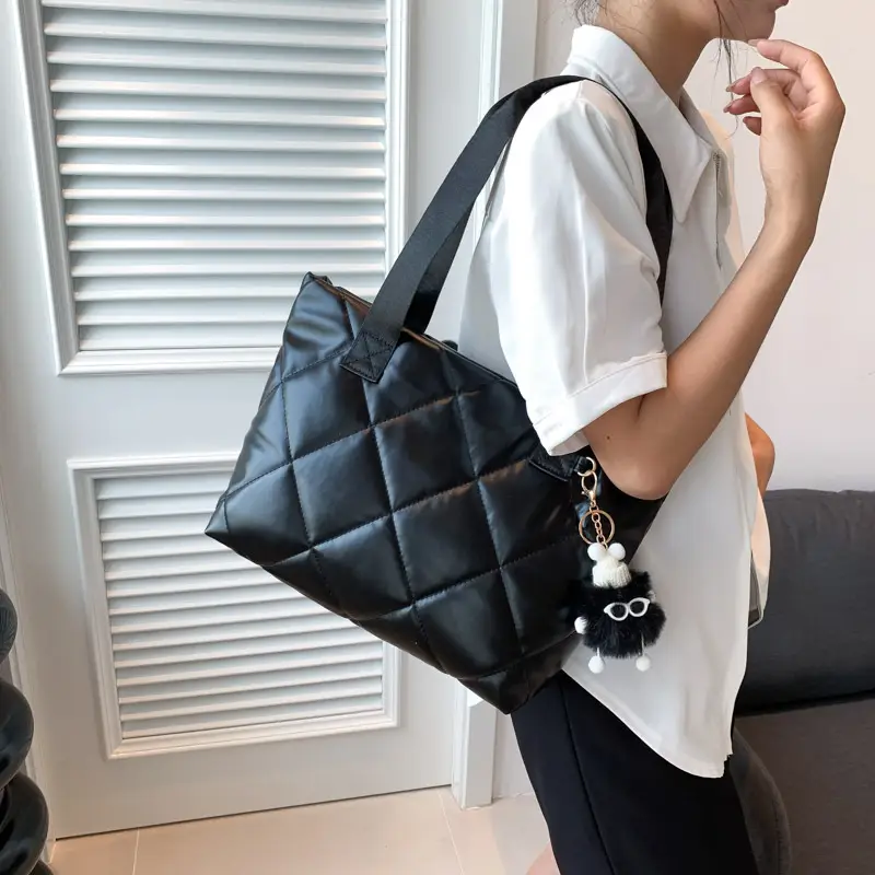 Black Quilted Women's Shoulder Bag 2023 New Style