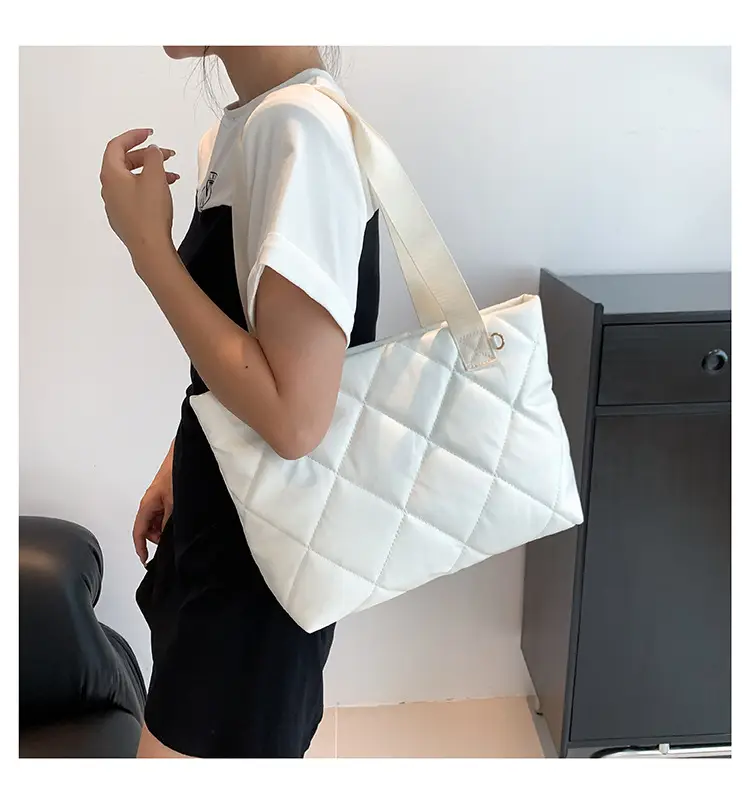 Black Quilted Women's Shoulder Bag 2023 New Style — feature 24